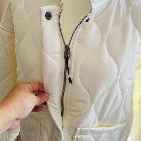 Lucky Brand lightweight quilted jacket in off-white. - Picture 4 of 10